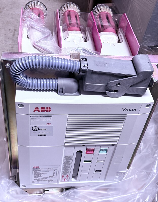 2000 Amps, ABB Circuit Breaker, VMAX/A 15.20.31, drawout, Cat #1VCP000408, Unused - Image 2