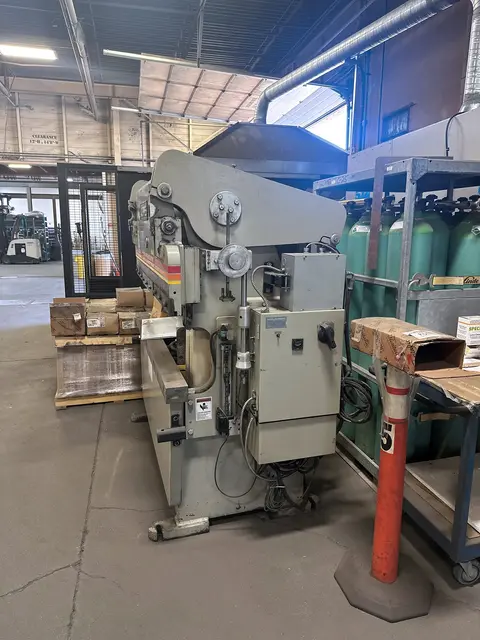 60 Ton, Accurpress #7606, Hydraulic Press Brake, 88" x 42" x 74" tall Dimension, 1988 - Image 4