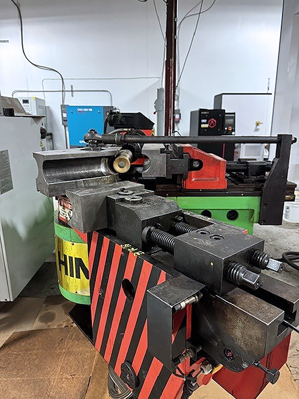 2.5" Hines #CNC200, Tube Bender, 12" max Radius, 8' Tube Length over Mandrel, 2000 psi, 55 FPM Feed capacity - Image 1