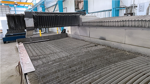 Flow #Mach-3-4020/Stonecrafter, Waterjet, 6' width x 13' L Table, 94000 psi, 100 HP Pump, 2008 - Image 5