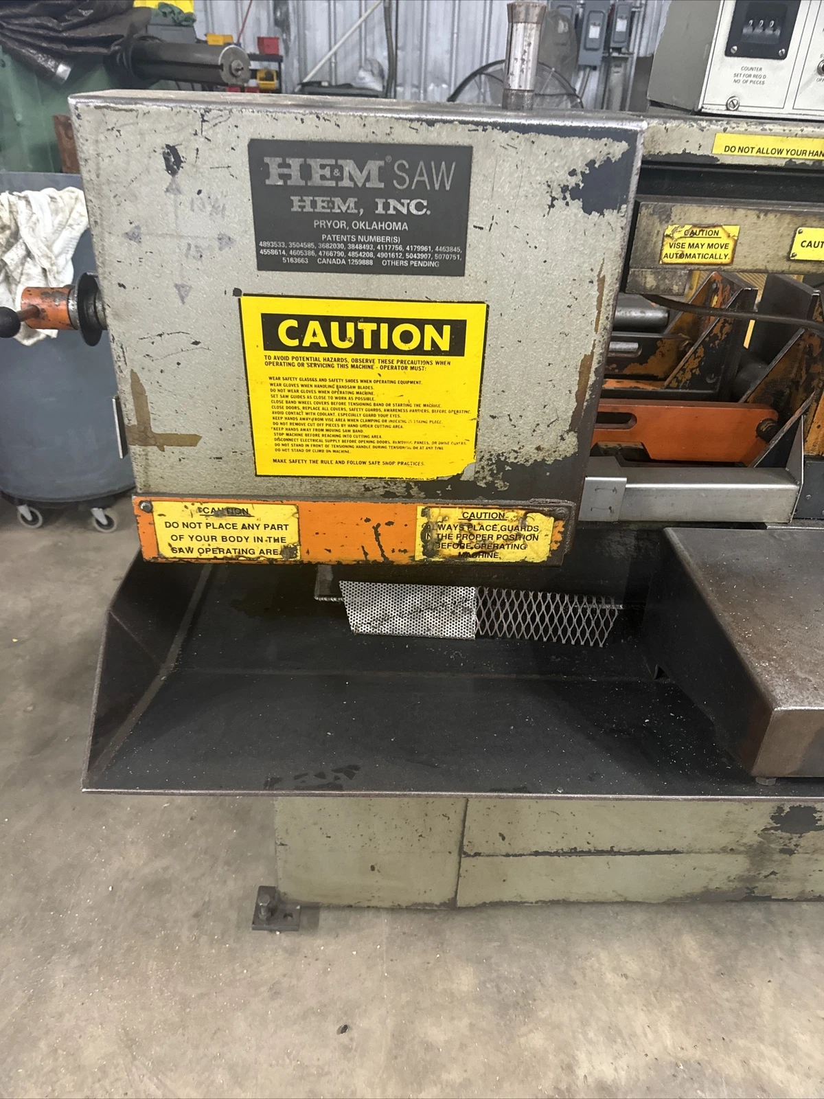12.75" x 12.75" HEM #H90A-B/F, semi automatic band saw, 220/440 V., 154" x 1" x 0.035" blade, variable speed - Image 2