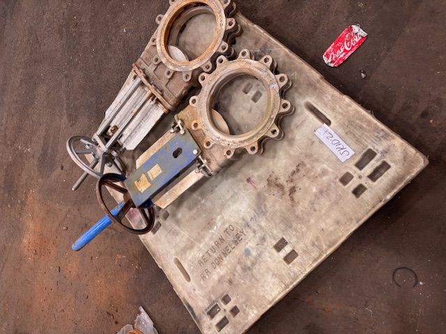 12", 10", 8" Dezurik, Trueline, Orbinox, manual Stainless steel slide gate valves, lot of 13 - Image 4