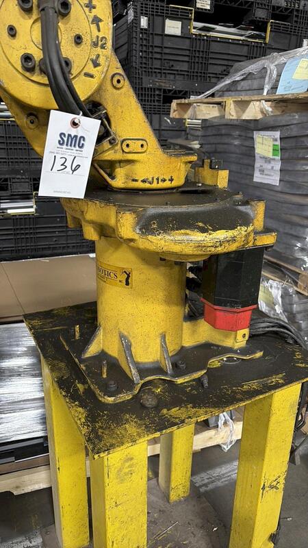 Fanuc, ArcMate 100i, robot arm, 6 axis, 13.2 lb payload, 53.9" reach, articulated - Image 4