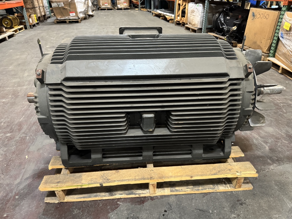 200 HP 1185 RPM Toshiba, Frame 5010UZ, TEFC, BB, 1.15 service factor, 4160 Volts, New Surplus Double Shaft - Image 5