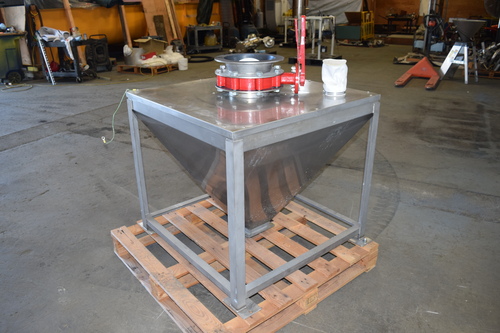 Material transfer & storage hopper, 3' x 3' x 2-1/2'tall with 7-1/2"valve - Image 5