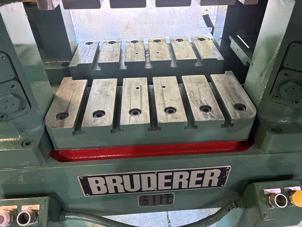30 Ton, Bruderer #BSTA30II, 1.5" stroke, 9.17"Shut Height, 2" adjustment, 20.86"LR x 20.86"FB bed area - Image 3