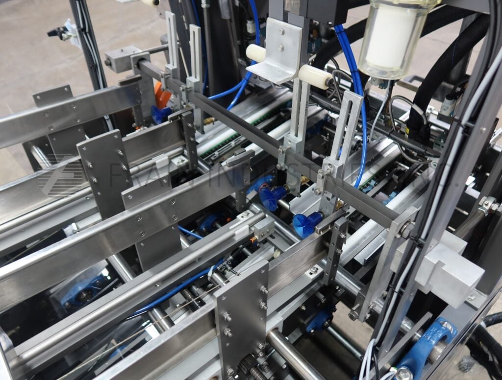 Dual head top load tray former, Delkor #752, automatic, with hot melt glue sealer, 5-60 cycles per minute - Image 2