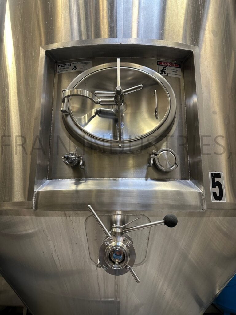5400 gallon NSI Newlands, 304 Stainless Steel tank, low pressure jacketed & insulated tank, 92" dia. x 156" - Image 4