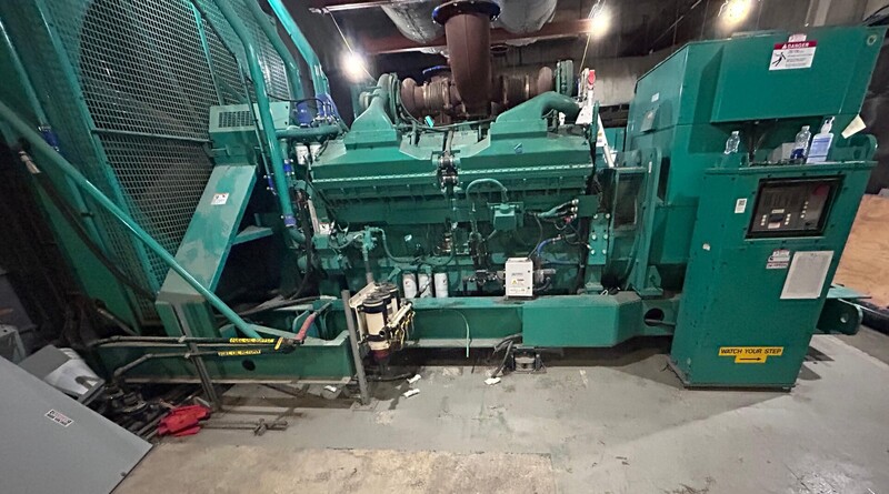 2000 KW Cummins #2000DQKC-628, diesel generator, 2500 KVA, 13800 Volts, 581 hours - Image 1
