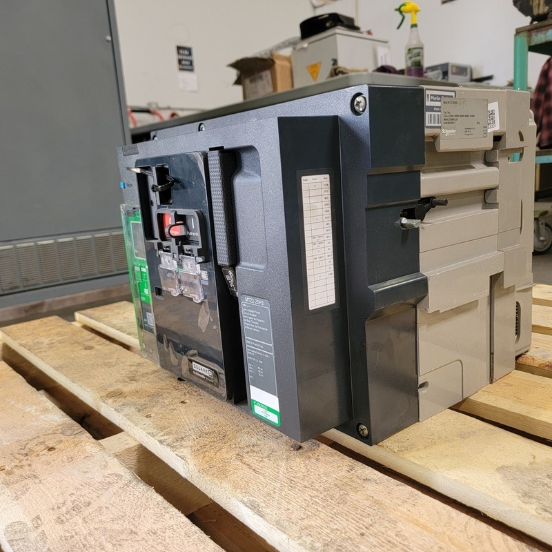 2000 Amps, Square D Masterpact, MTZ2-20H3, circuit breaker, 3-pole, bolt-on, 440 Volts - Image 3