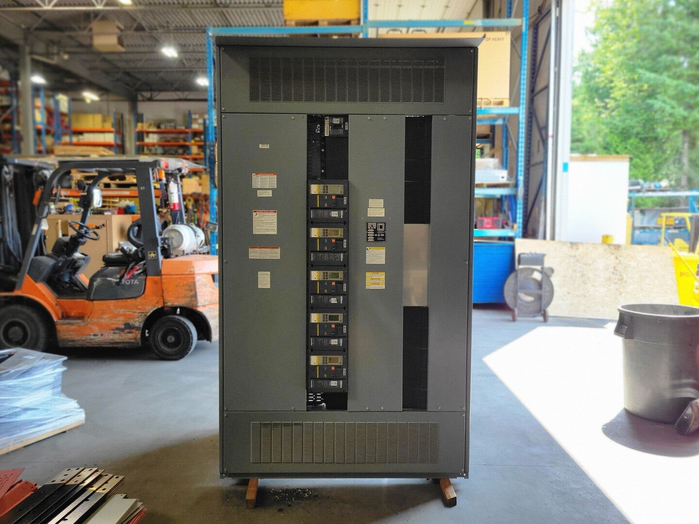 Square D #QED, switchgear unit with 5x circuit breaker PJ400, 3000 amp, 480 Volts, 2020 - Image 1
