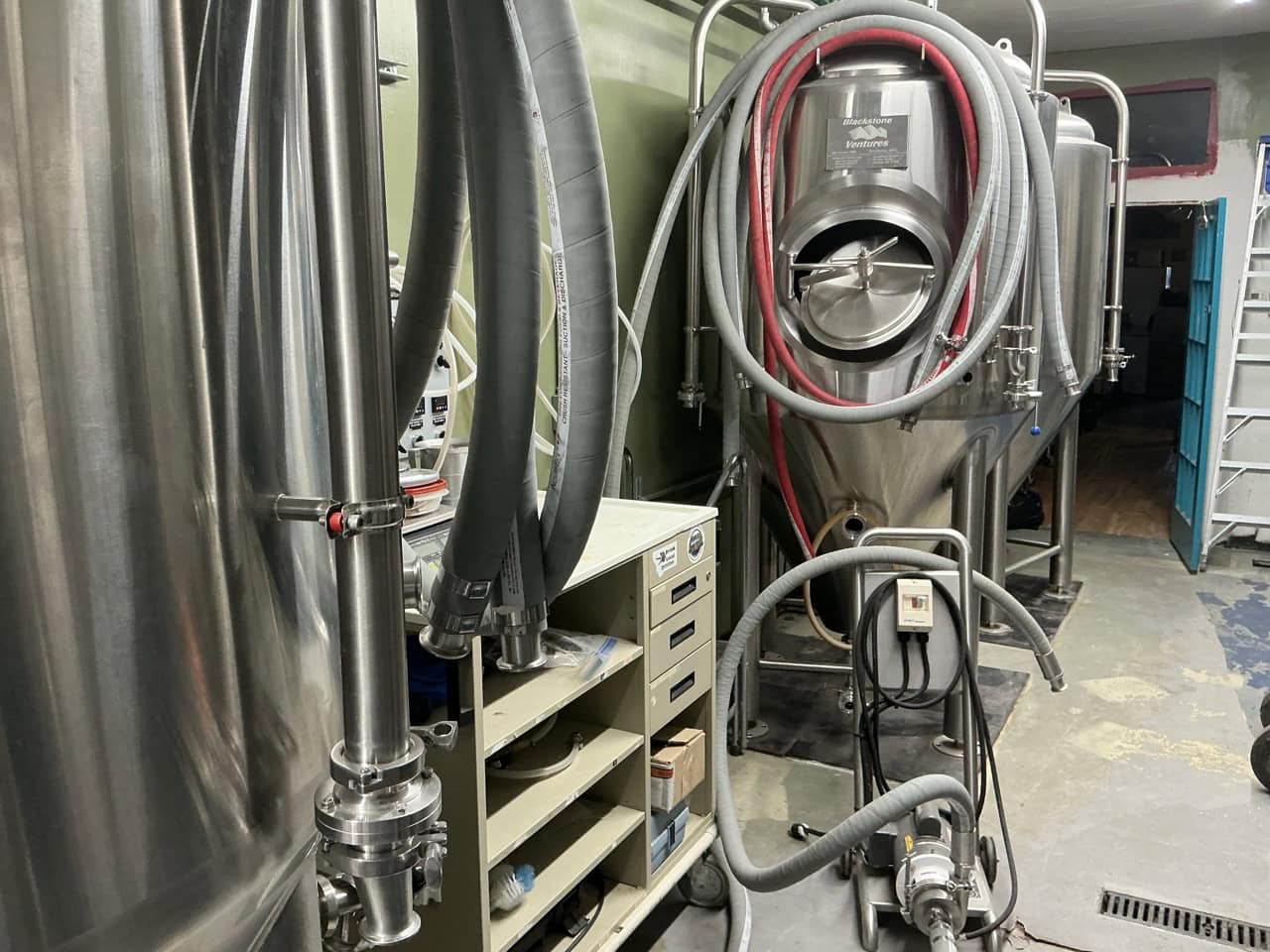 Blackstone Ventures #10-BBL, Brewhouse System, (3) 10-Barrel Fermenters, 10-Barrel Combi Tank, 10-Barrel Brew - Image 2