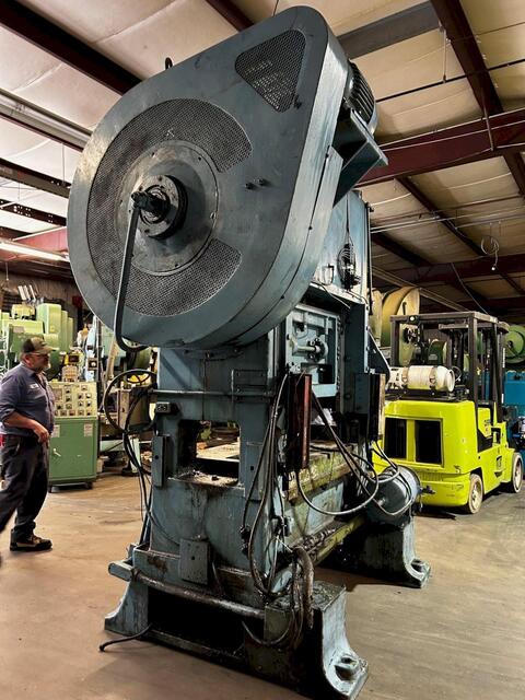 100 Ton, Minster #P2-100-48, straight side double crank, 4" stroke, 17" Shut Height, 200 SPM, 31" x48"bed - Image 4