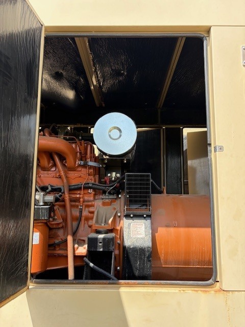 300 KW Generac #SD300-K36133D18EPSYC, diesel generator set, 277-480 Volts, 572 hours, 2001 - Image 3
