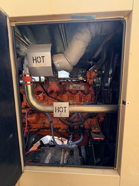 300 KW Generac #SD300-K36133D18EPSYC, diesel generator set, 277-480 Volts, 572 hours, 2001 - Image 4