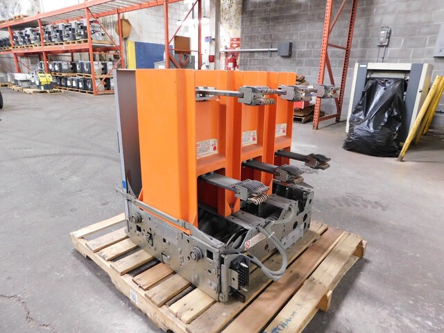 1200 Amps, General Electric, VB-4.16-250-1, Power Vac circuit breaker, 4.76 KV, 115 VAC - Image 6