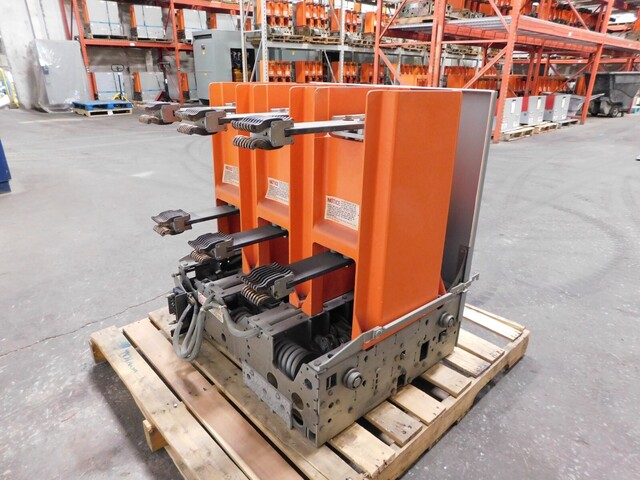 1200 Amps, General Electric, VB-4.16-250-1, Power Vac circuit breaker, 4.76 KV, 115 VAC - Image 8