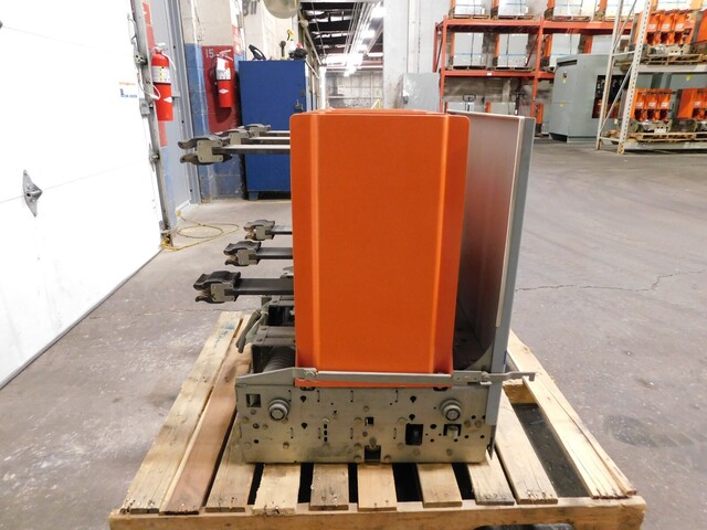 1200 Amps, General Electric, VB-4.16-250-1, Power Vac circuit breaker, 4.76 KV, 115 VAC - Image 9
