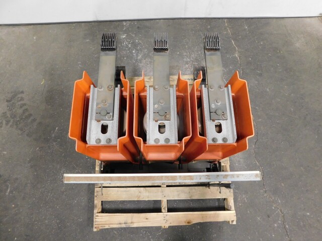 1200 Amps, General Electric, VB-4.16-250-1, Power Vac circuit breaker, 4.76 KV, 115 VAC - Image 10