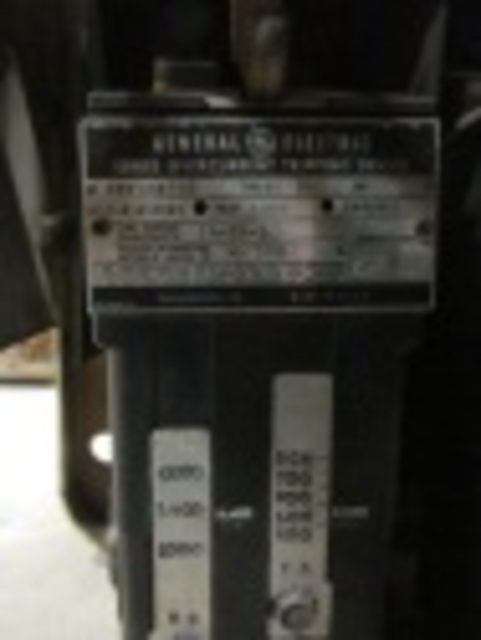 600 Amps, General Electric, AK-2A-25-1, manually operated, drawout, #AB2401 - Image 1