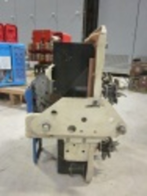 600 Amps, General Electric, AK-2A-25-1, manually operated, drawout, #AB2401 - Image 4