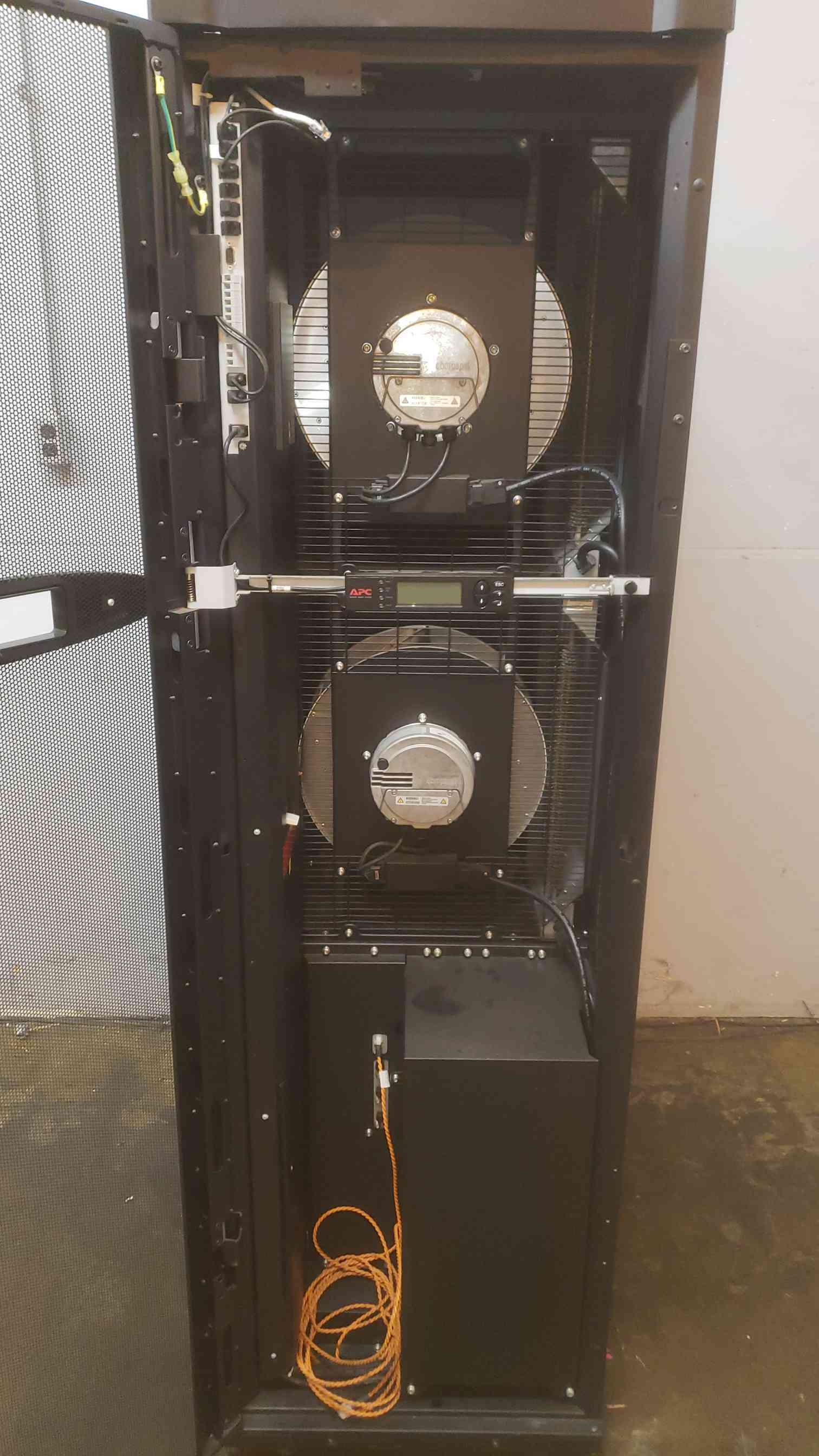 APC #ACRP102, InRow AC, R407C, (2) Blowers & Heaters, 2.4/11.5 bar, 32 Amps, 380-415 VAC - Image 2