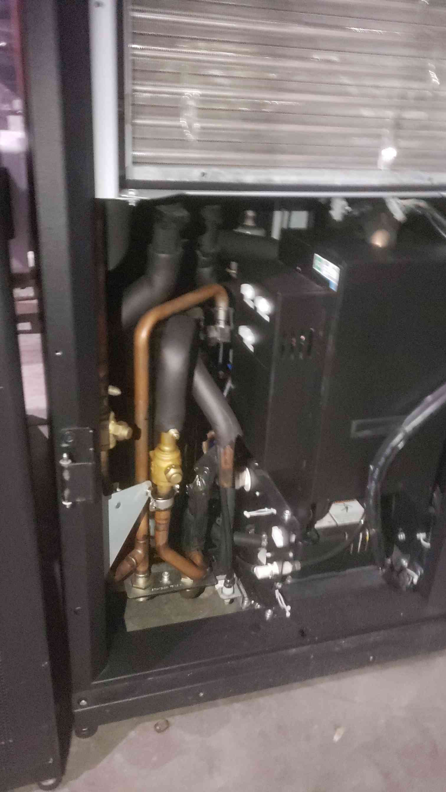APC #ACRP100, InRow CRAC Unit, R407C, (2) Blowers & Heaters, 325/167 psig, 3 Phase, 200-240 VAC - Image 5