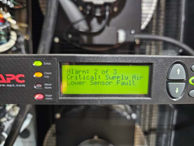 APC #ACRP100, InRow CRAC Unit, R407C, (2) Blowers & Heaters, 325/167 psig, 3 Phase, 200-240 VAC - Image 10