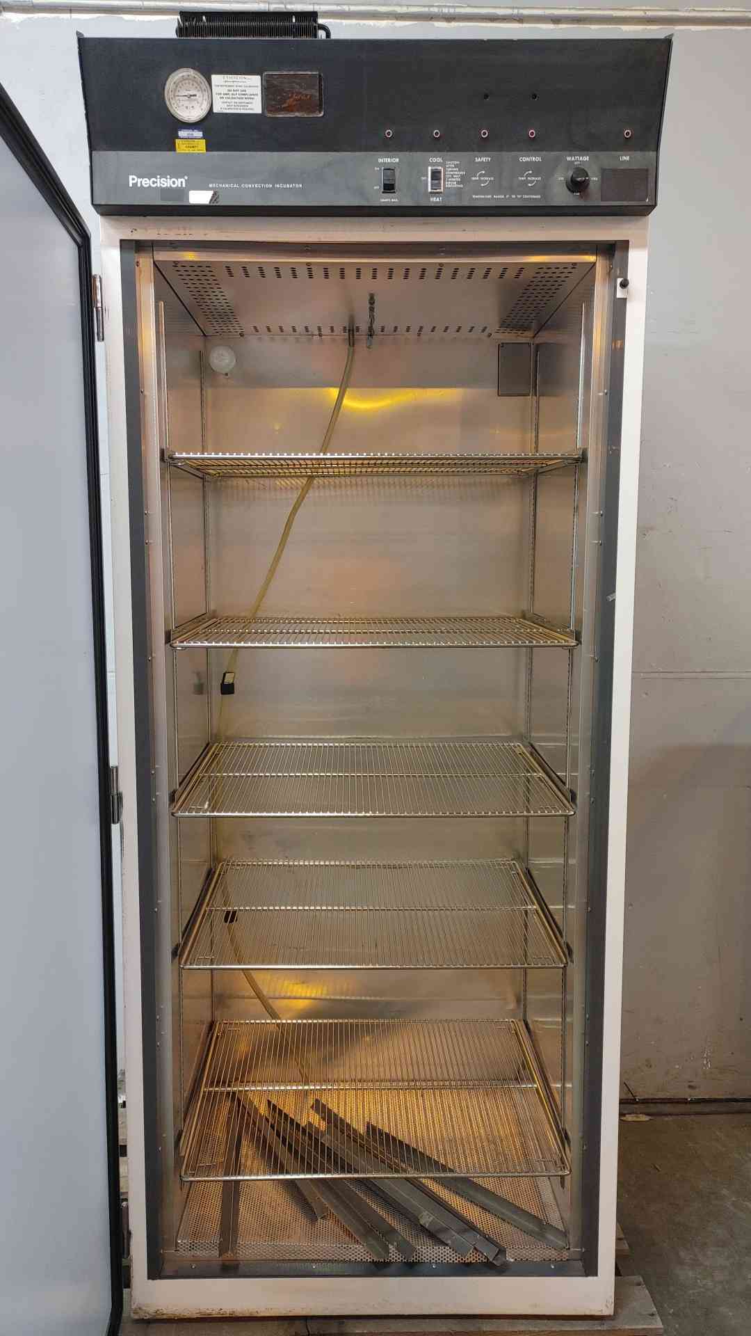 Thermo Scientific Precision #30MR, Mechanical Convection Incubator, 5-70 deg. C Temp., 1 Phase, 2.15 kW, 17.9 - Image 3