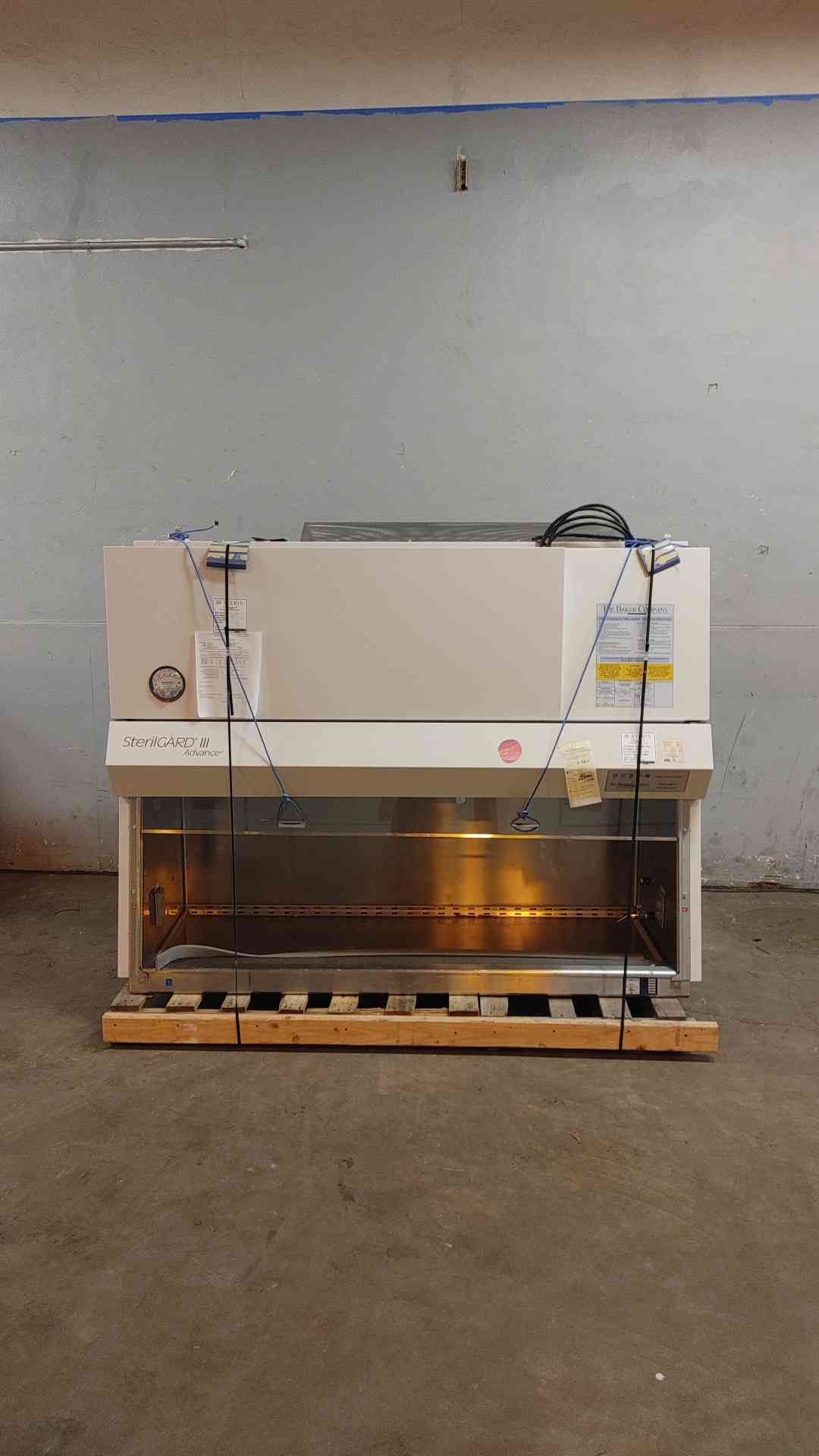 The Baker Company #SG603A, SterilGard 3 Advance BSC BioSafety Hood, 16 Amps, 115 V, 2005 - Image 1