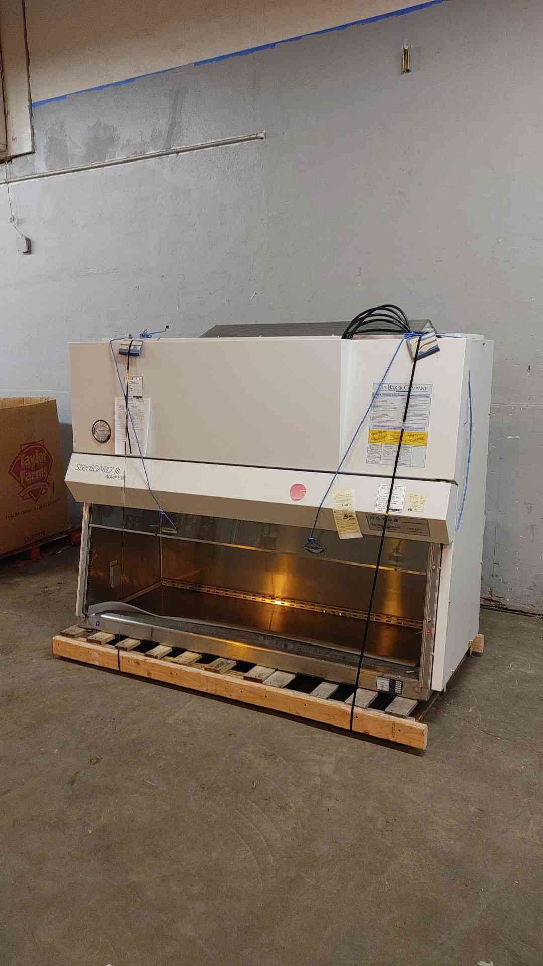 The Baker Company #SG603A, SterilGard 3 Advance BSC BioSafety Hood, 16 Amps, 115 V, 2005 - Image 2