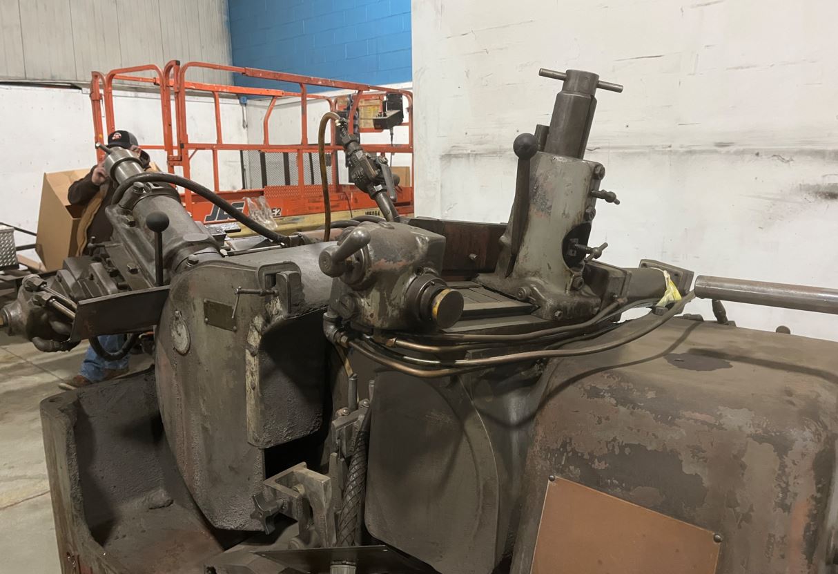 Cincinnati No. 2 MDL. 0M, centerless grinder, 3" diameter capacity, 20" wheel, 15 HP, hydraulic dresser - Image 3
