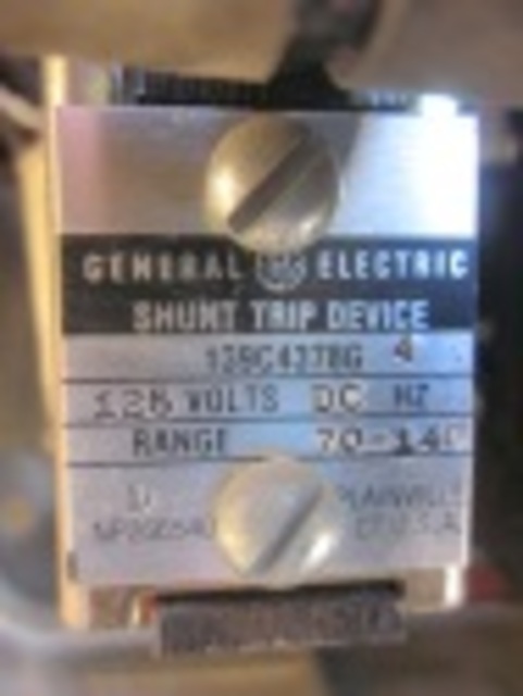 600 Amps, General Electric, AK-7-25-1, electrically operated, drawout, #AB3081 - Image 2