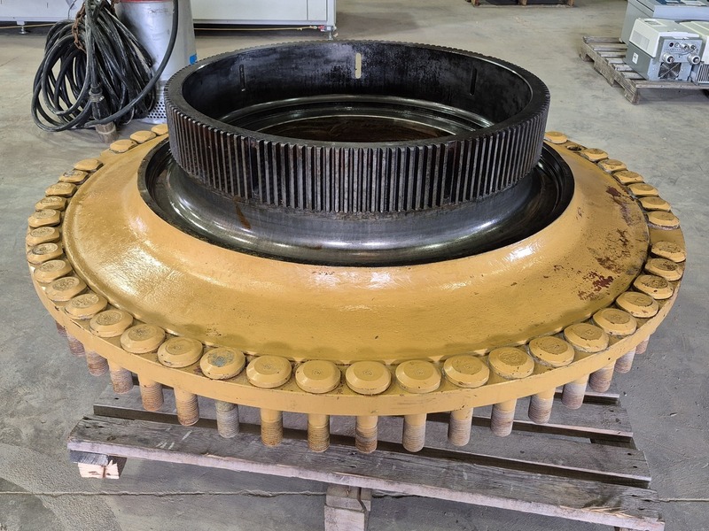Caterpillar #381-6982, single flange front wheel with hub brake 266-3610, like new - Image 4