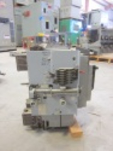 2000 Amps, General Electric, TC2020SSE1, electrically operated, drawout, #IC4011 - Image 4