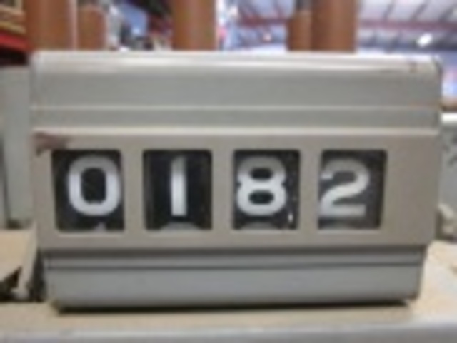 2000 Amps, General Electric, AM-13.8-500-6H, electrically operated, drawout, #AB0823 - Image 1