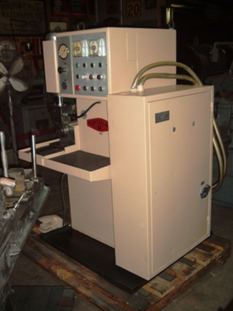 Hegenscheidt #7489, vertical centerless roller finishing machine, IUP - Image 2