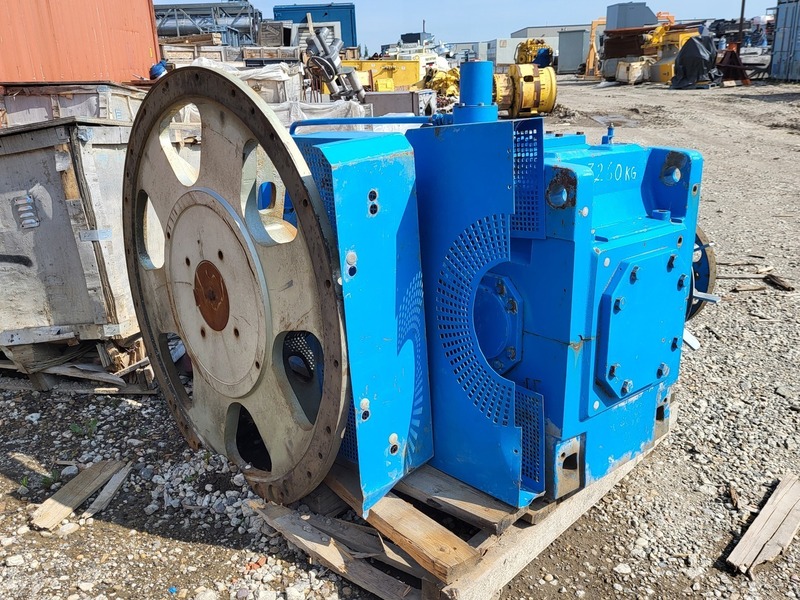 Flender #H2-SH14A, 672 KW helical gear reducer, 10.90 ratio - Image 6