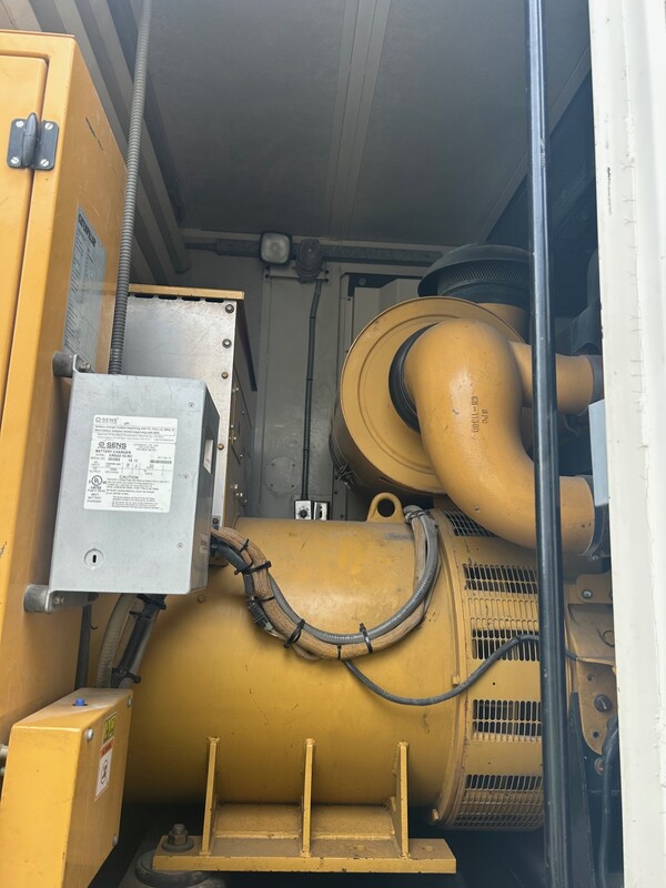 600 KW Caterpillar #XQ600, diesel generator set, 208/480 Volts, 10692 hours, 1800 RPM, C18 engine, sound - Image 7