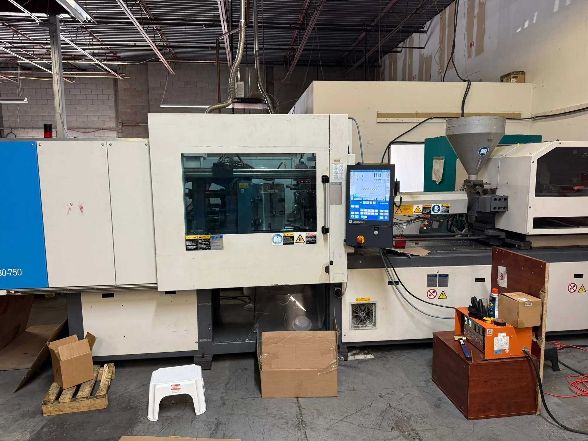 198 Ton, 12.59 oz., Krauss Maffei #KM180-750AX, horizontal plastic injection molder, 22.05" x 20.08" tie bar - Image 2