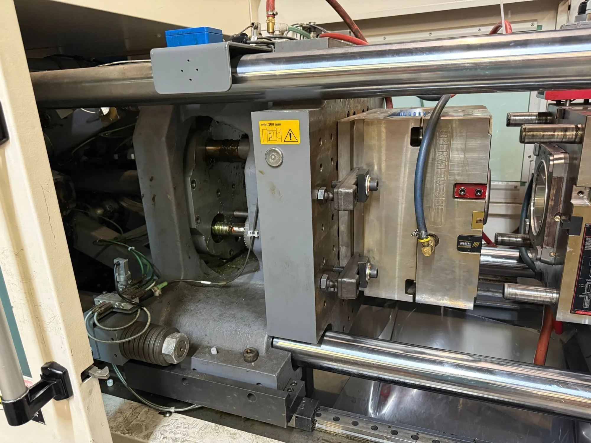 198 Ton, 12.59 oz., Krauss Maffei #KM180-750AX, horizontal plastic injection molder, 22.05" x 20.08" tie bar - Image 3