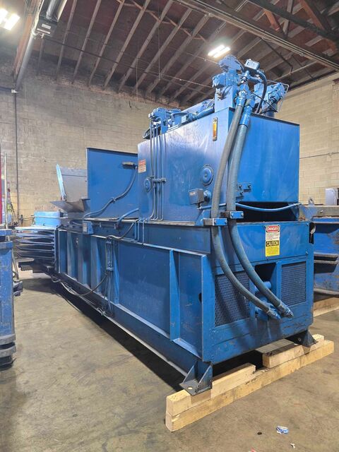 Marathon #501230, closed end baler, 72" L x 42" W x 42" H bale - Image 3