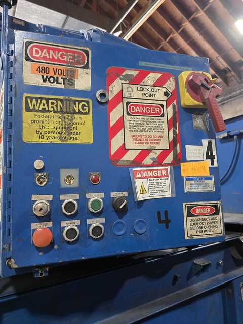 Marathon #501230, closed end baler, 72" L x 42" W x 42" H bale - Image 5