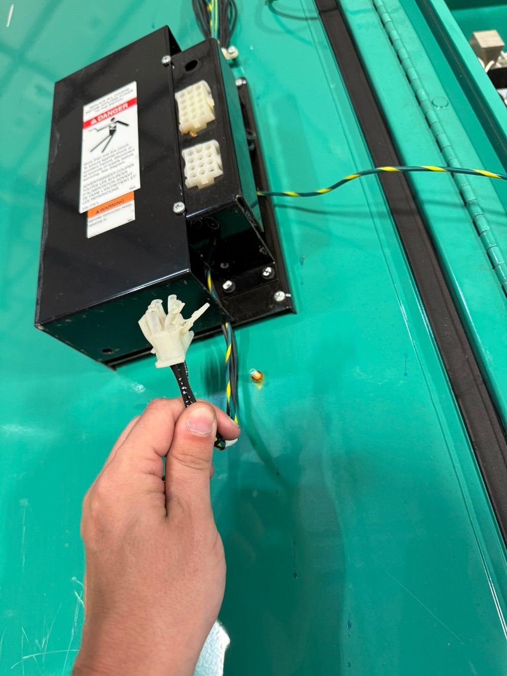 800 Amp. Cummins Automatic Transfer Switch OTECD-1710392 480 Volts, 60 Hz, 4-Pole NEMA 3R PLEASE READ - Image 4