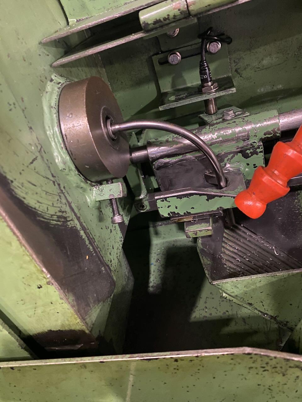Somsan #CF-38, round nut tapping machine wivibratory feeder, hydruaic clamping, 2009 - Image 2