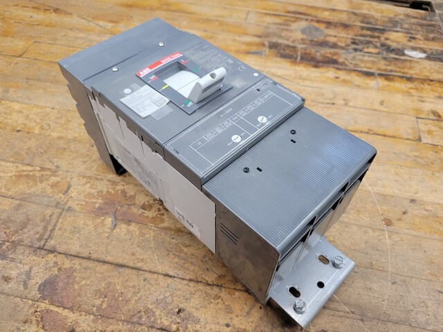 600 Amps, ABB, Sace Tmax XT5NU260BBYN000XXX, Circuit Breaker, ReliaGearneXT, 2P, 600 Volts, Type XT5N 600 - Image 1