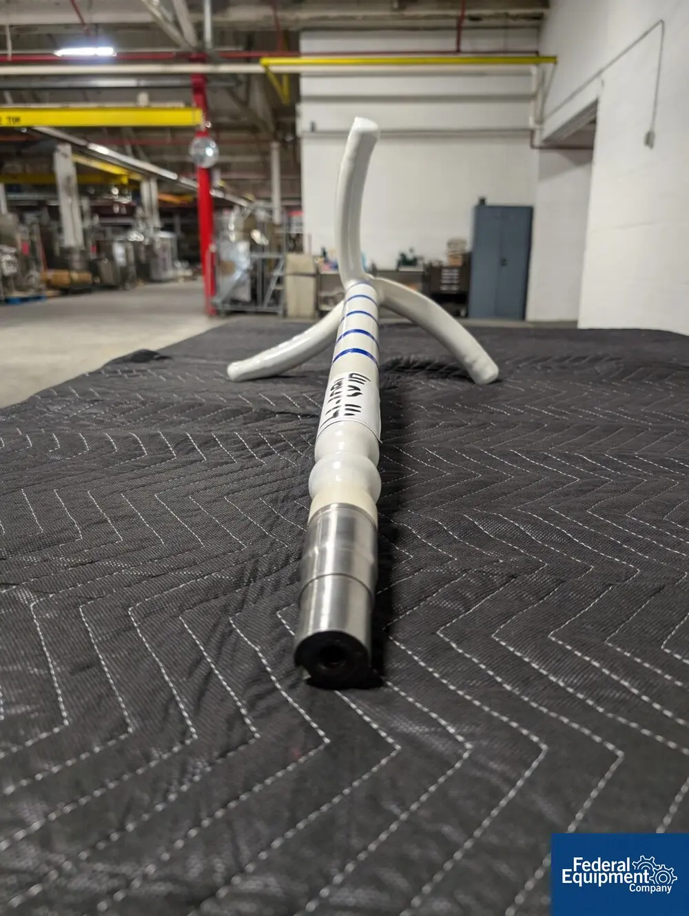 20 Gallon Ceramic Coatings #750112, Glass Lined Retreat Curve Agitator, 29" overall, 18" span, 1.5" seal - Image 2