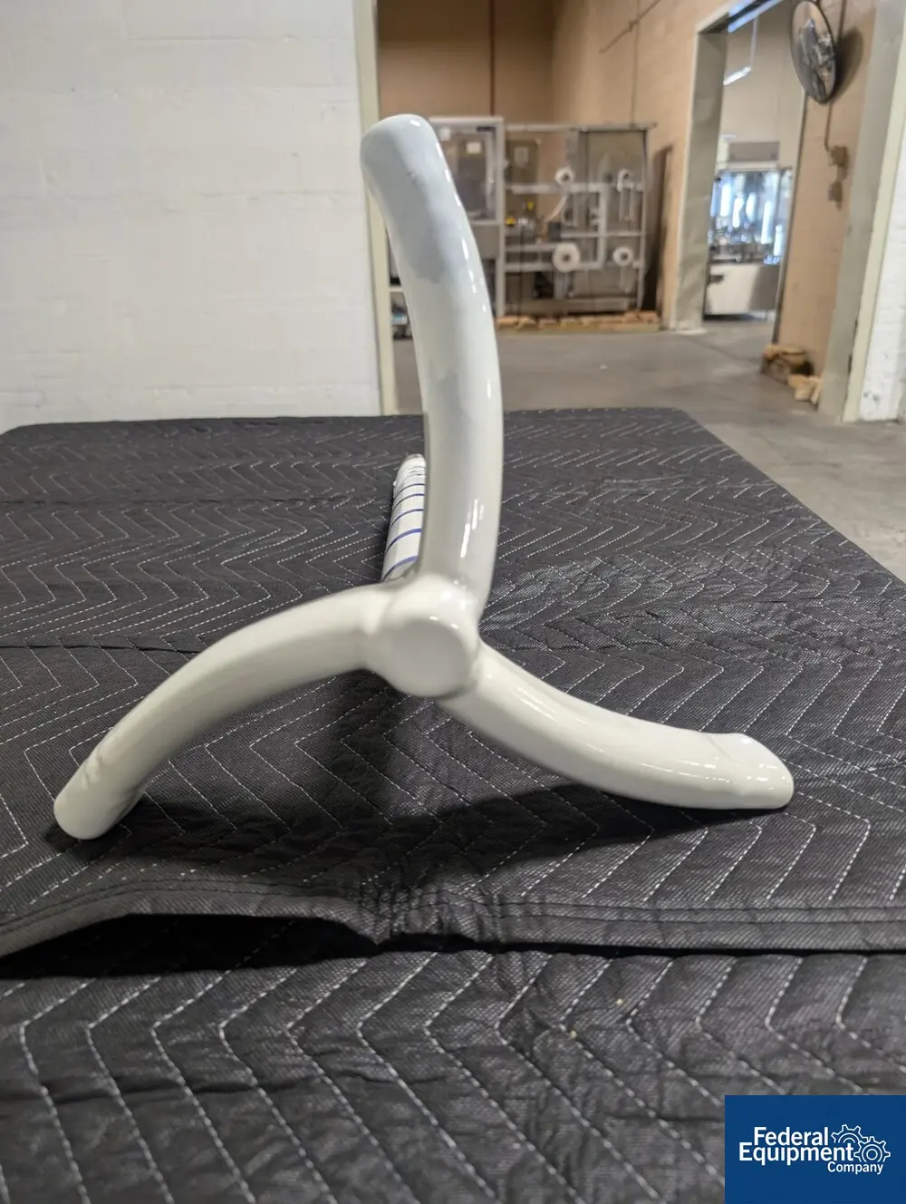 20 Gallon Ceramic Coatings #750112, Glass Lined Retreat Curve Agitator, 29" overall, 18" span, 1.5" seal - Image 4