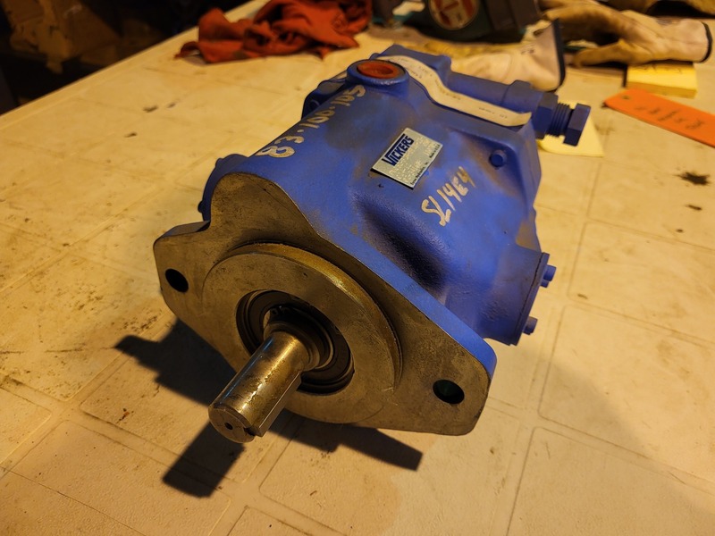 15 GPM Vickers PVQ32-B2R-SE1S-21-C14-12, hydraulic axial piston pump, 2000 psi, new surplus - Image 3