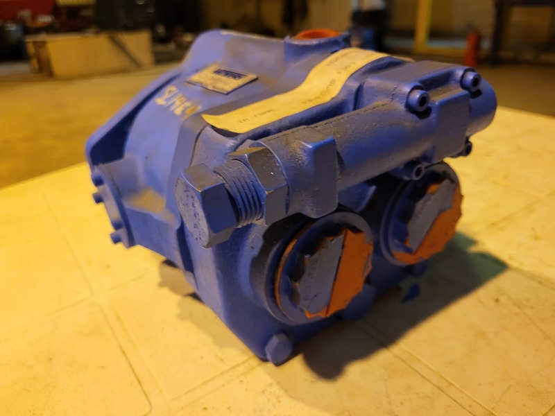 15 GPM Vickers PVQ32-B2R-SE1S-21-C14-12, hydraulic axial piston pump, 2000 psi, new surplus - Image 5